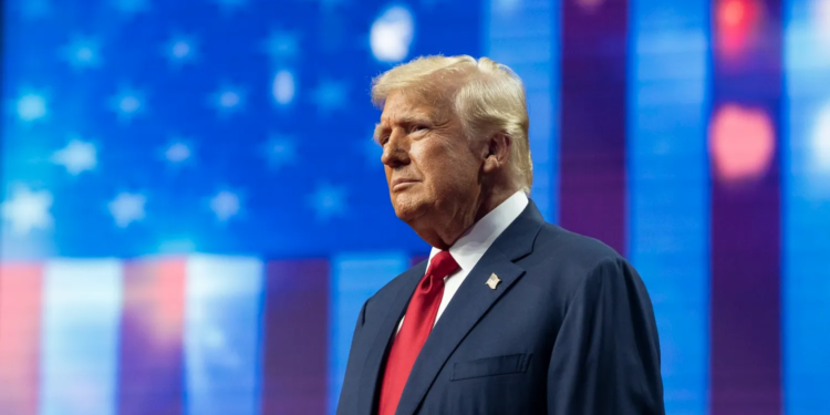 ترامب: شركات الدفاع الأمريكية تضاعف إنتاج الأسلحة 4 مرات