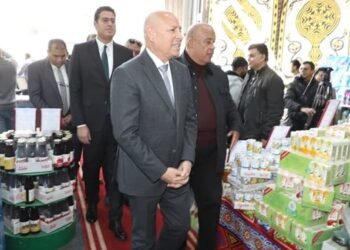 محافظ القاهرة يدعو المواطنين إلى الإبلاغ عن أي محاولات للتلاعب بالأسعار أو احتكار السلع