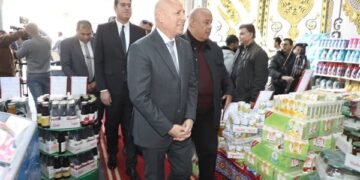 محافظ القاهرة يدعو المواطنين إلى الإبلاغ عن أي محاولات للتلاعب بالأسعار أو احتكار السلع