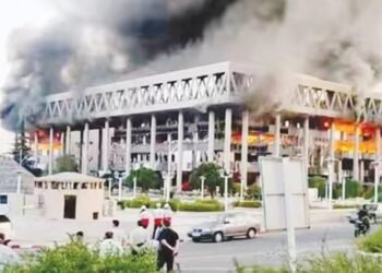 إعلام إيراني: تعرض مقر الإذاعة والتليفزيون الإيراني في طهران للقصف