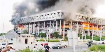 إعلام إيراني: تعرض مقر الإذاعة والتليفزيون الإيراني في طهران للقصف