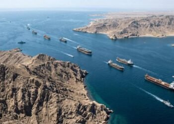 إيران: مضيق هرمز لم نغلقه لكن الحرب عطلت الملاحة