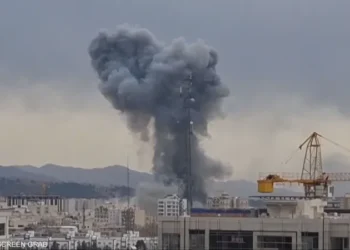 انفجارات تهز شمال طهران.. والجيش الإسرائيلي يعلن استهداف بنى عسكرية داخل إيران