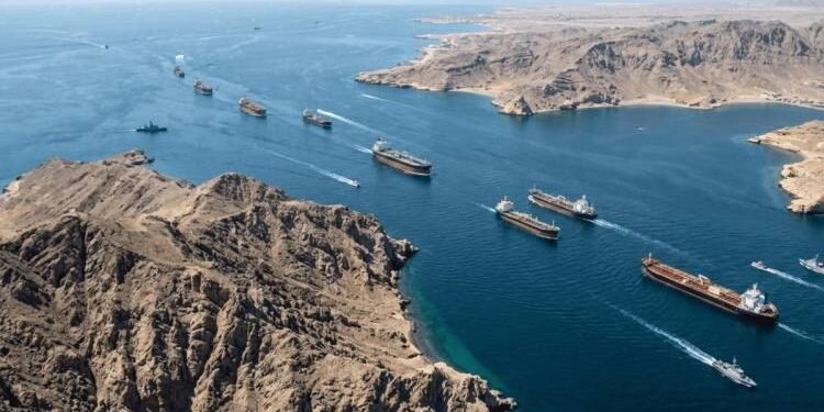 إيران: مضيق هرمز لم نغلقه لكن الحرب عطلت الملاحة