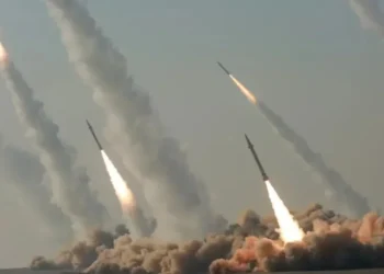 إيران تعلن الموجة 13 من "الوعد الصادق 4" واستهداف قاعدة أمريكية بالكويت