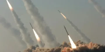 إيران تعلن الموجة 13 من "الوعد الصادق 4" واستهداف قاعدة أمريكية بالكويت