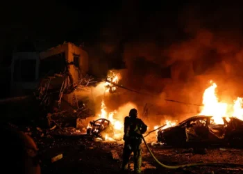 قتلى وجرحى في هجوم صاروخي إيراني على تل أبيب