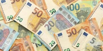 اليورو يحافظ على مكاسبه ويتجاوز 60 جنيهًا في ختام تعاملات البنوك اليوم