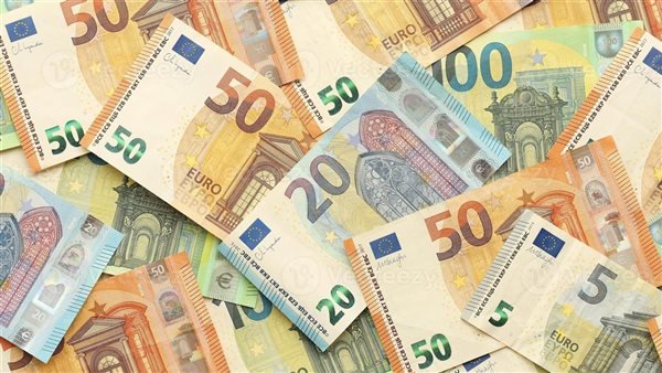 اليورو يحافظ على مكاسبه ويتجاوز 60 جنيهًا في ختام تعاملات البنوك اليوم