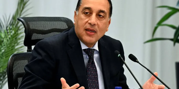 مدبولي: الحكومة تتابع تداعيات الأوضاع الإقليمية لضمان استقرار الاقتصاد المصري
