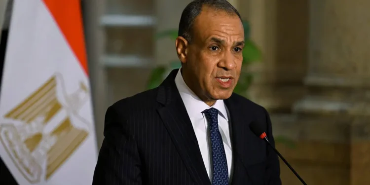 مصر وقطر تتفقان على التنسيق لحماية الأمن الإقليمي وخفض التوتر