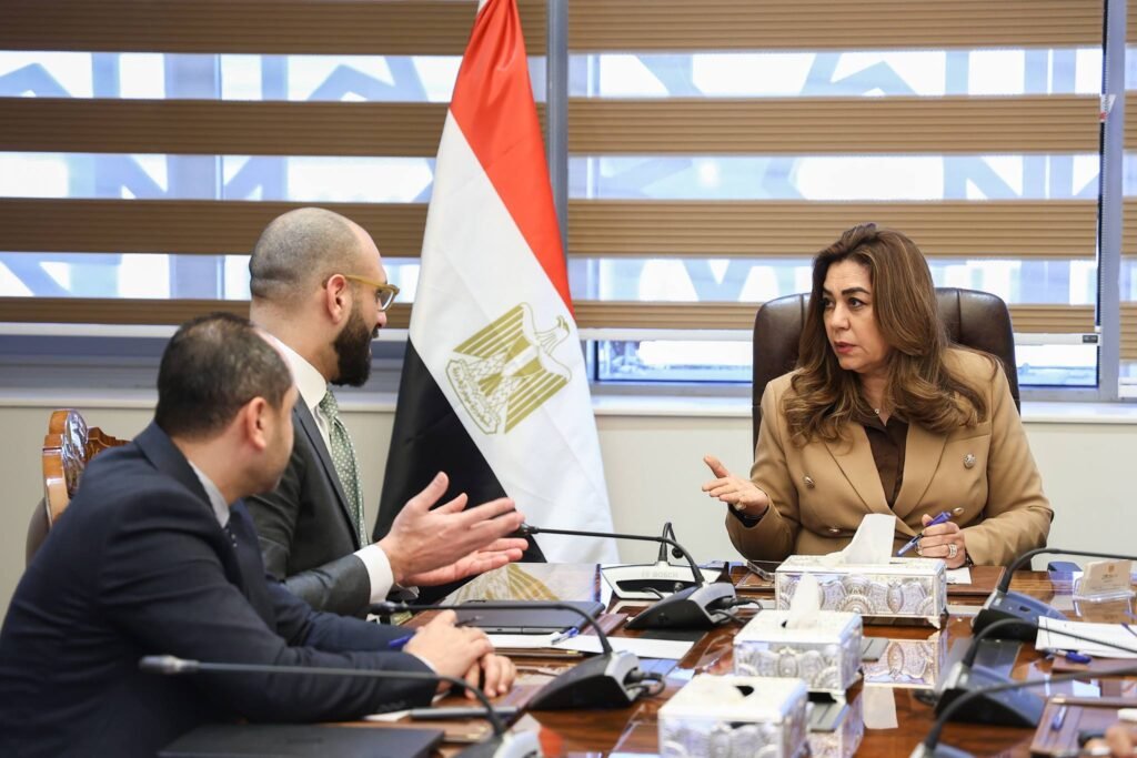 وزيرة التنمية المحلية تبحث رقمنة تراخيص المحال وإتاحة الخدمات عبر منصة مصر الرقمية
