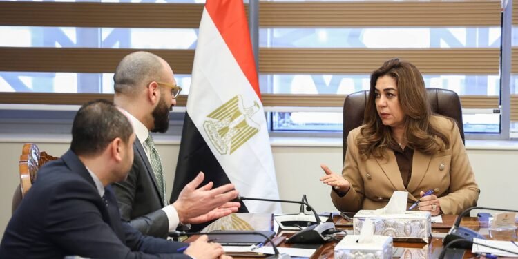وزيرة التنمية المحلية تبحث رقمنة تراخيص المحال وإتاحة الخدمات عبر منصة مصر الرقمية
