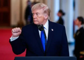 ترامب: البحرية الأمريكية ستبدأ في مرافقة ناقلات النفط عبر مضيق هرمز "إذا لزم الأمر"