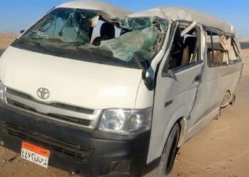 إصابة 12 مصابًا في حادث انقلاب ميكروباص على طريق السويس–القاهرة