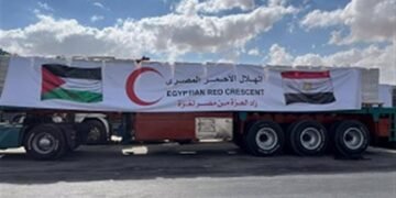 قافلة "زاد العزة" الـ165 تدخل إلى الفلسطينيين في قطاع غزة