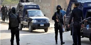 مصرع تاجر مخدرات وإصابة شقيقين في تبادل لإطلاق النار مع الشرطة بقنا