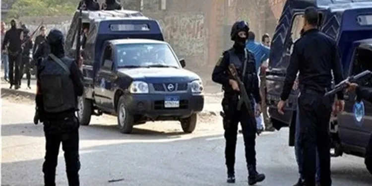 مصرع تاجر مخدرات وإصابة شقيقين في تبادل لإطلاق النار مع الشرطة بقنا