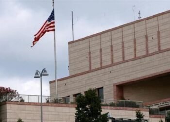 عاجل.. السفارة الأمريكية تحذر رعاياها بعد استهداف مجمعها بصاروخ في بغداد