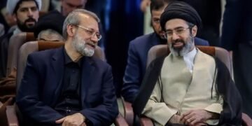 المرشد الإيراني مجتبى خامنئي ينعى علي لاريجاني: تلك الدماء ستزيد النظام قوة