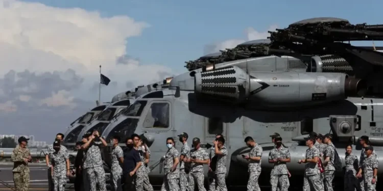 وصول سفينة المارينز الأمريكية "يو إس إس تريبولي" إلى الشرق الأوسط