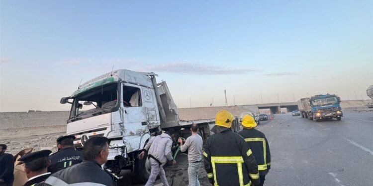 إصابة شخص في تصادم سيارتين بالطريق الدائري الأوسطي قرب مدخل 15 مايو