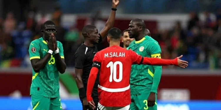 أزمة كاف تتصاعد.. السنغال ترفض تسليم لقب أمم إفريقيا 2025 للمغرب