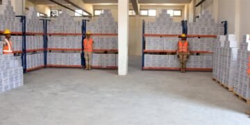 القوات المسلحة توزع كميات كبيرة من الحصص الغذائية بالمحافظات