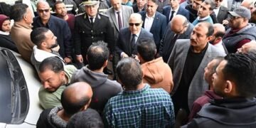 جولة مفاجئة لمحافظ الغربية لضبط حركة الركاب والتأكد من وضوح الأسعار في المواقف