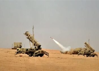 السعودية: إصابة 4 مقيمين إثر سقوط شظايا صاروخ باليستي على موقع سكني في الرياض