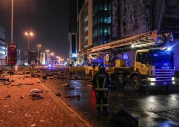 إيران تهاجم سترة البحرينية.. إصابة 32 مدنيًا بينهم 4 بحالة حرجة