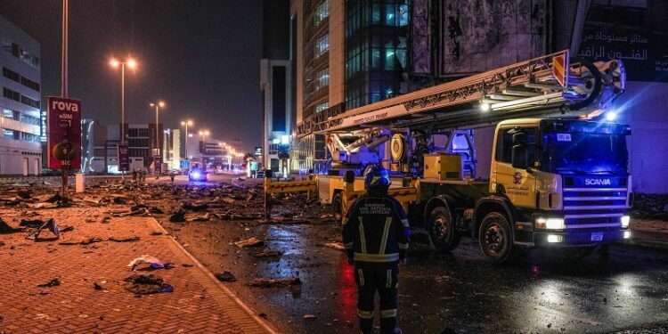 إيران تهاجم سترة البحرينية.. إصابة 32 مدنيًا بينهم 4 بحالة حرجة