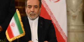 وزير الخارجية الإيراني: عبور آمن للسفن بمضيق هرمز.. ولا مفاوضات مع أمريكا