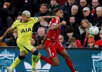 توتنهام يخطف تعادلاً مثيراً من ليفربول في الدوري الإنجليزي