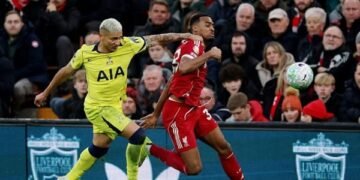 توتنهام يخطف تعادلاً مثيراً من ليفربول في الدوري الإنجليزي