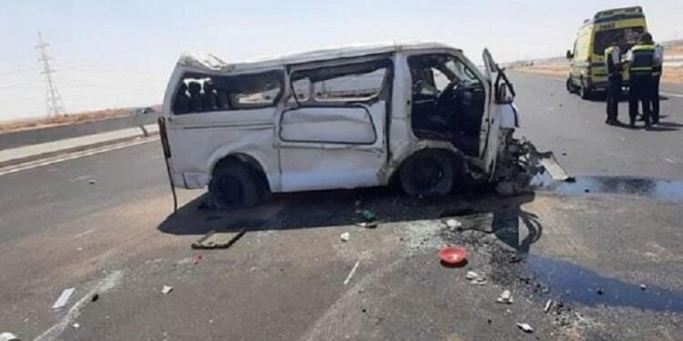 5 مصابين بانقلاب ميكروباص في مدينة 6 أكتوبر ونقلهم للمستشفى