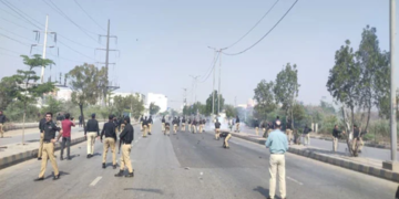 اقتحام القنصلية الأمريكية في كراتشي بباكستان وسقوط قتلى وجرحى في احتجاجات غاضبة