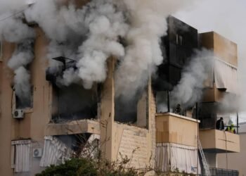 الكويت تعلن استهداف مسيرتين لقاعدة أحمد الجابر الجوية