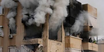 الكويت تعلن استهداف مسيرتين لقاعدة أحمد الجابر الجوية