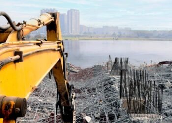 وزير الري يتابع إزالة التعديات على نهر النيل