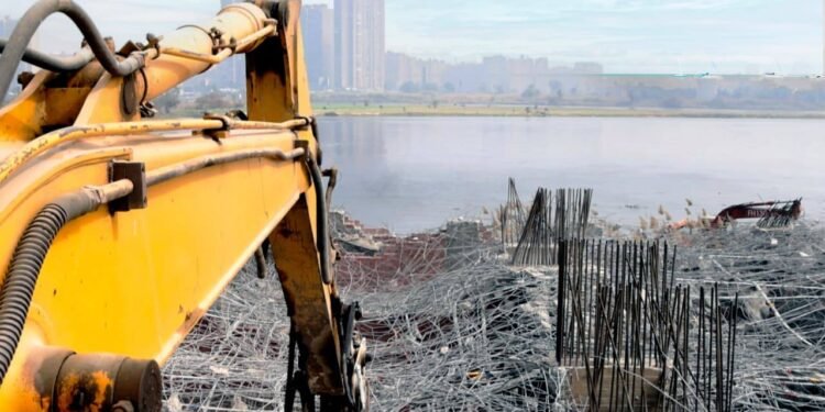 وزير الري يتابع إزالة التعديات على نهر النيل