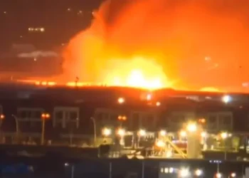 انفجارات قوية تهز محيط مطار أربيل الدولي واندلاع حريق كبير