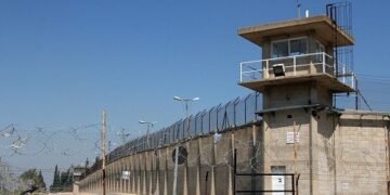 نادي الأسير: تصعيد إسرائيلي ضد الأسرى المحررين واعتقالات مستمرة