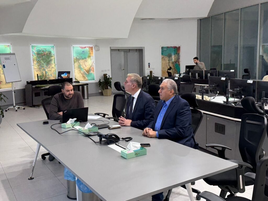 وزير البترول يتفقد مركز التحكم بالشبكة القومية للغاز لمتابعة انتظام الإمدادات