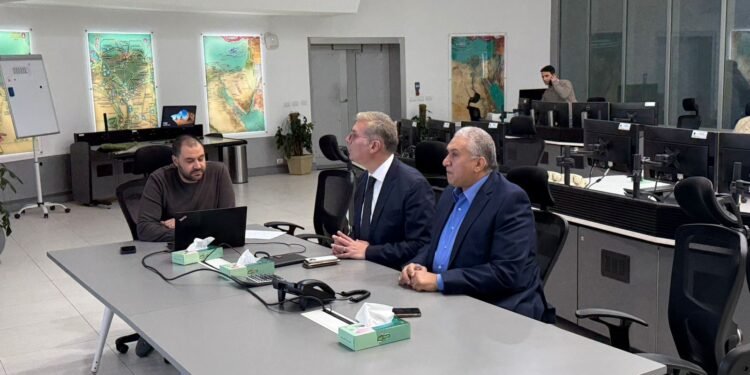 وزير البترول يتفقد مركز التحكم بالشبكة القومية للغاز لمتابعة انتظام الإمدادات