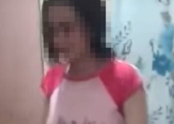 "صلاة بملابس فاضحة".. الداخلية تضبط فتاة فيديو الإهانة