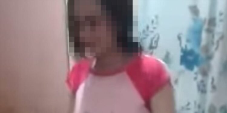 "صلاة بملابس فاضحة".. الداخلية تضبط فتاة فيديو الإهانة