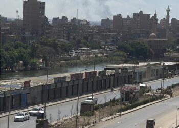 النيران تشتعل في مخزن بالأوتوستراد.. والحماية المدنية تتدخل للسيطرة