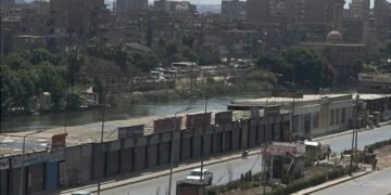 النيران تشتعل في مخزن بالأوتوستراد.. والحماية المدنية تتدخل للسيطرة