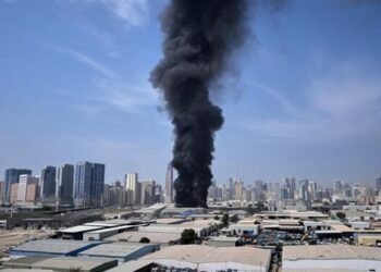 إصابة مصري وأردني في أبوظبي إثر سقوط شظايا بعد اعتراض دفاع جوي ناجح